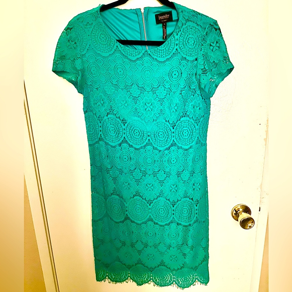 Laundry real dress size 6. New.